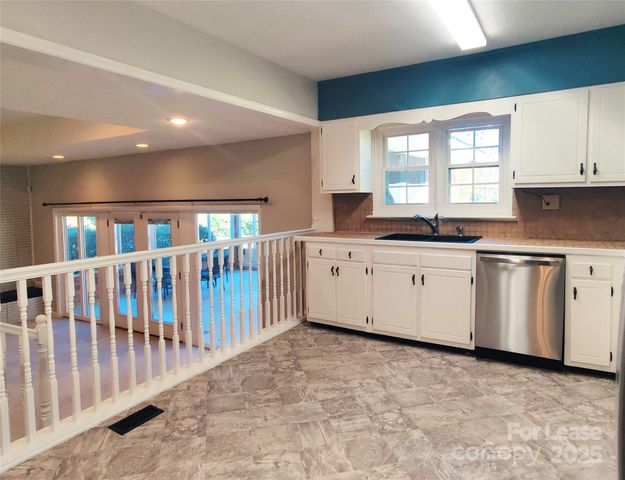 701 Allister Drive, Charlotte, NC 28227