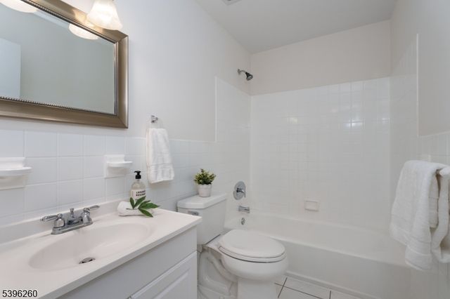 28 Deanna Dr 53, Hillsborough Twp., NJ 08844