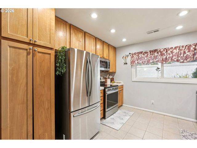 12905 Sw WALKER Rd, Beaverton, OR 97005