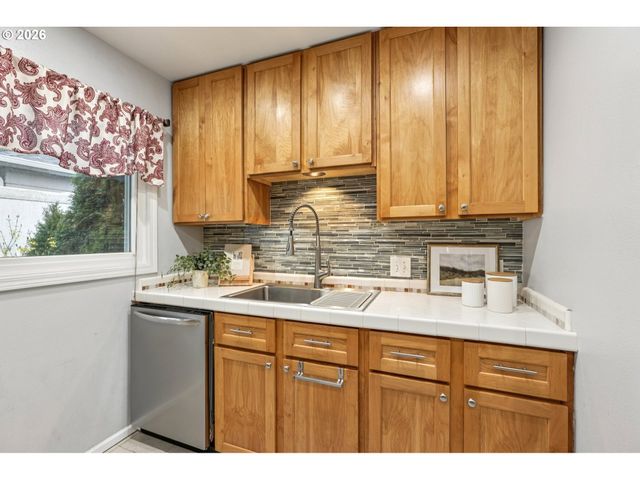 12905 Sw WALKER Rd, Beaverton, OR 97005