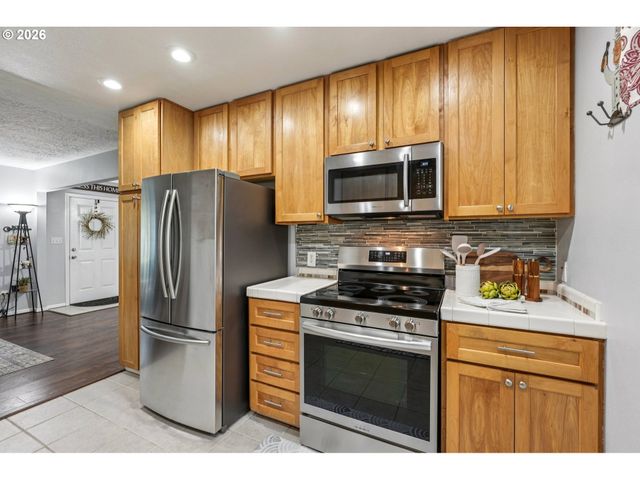 12905 Sw WALKER Rd, Beaverton, OR 97005