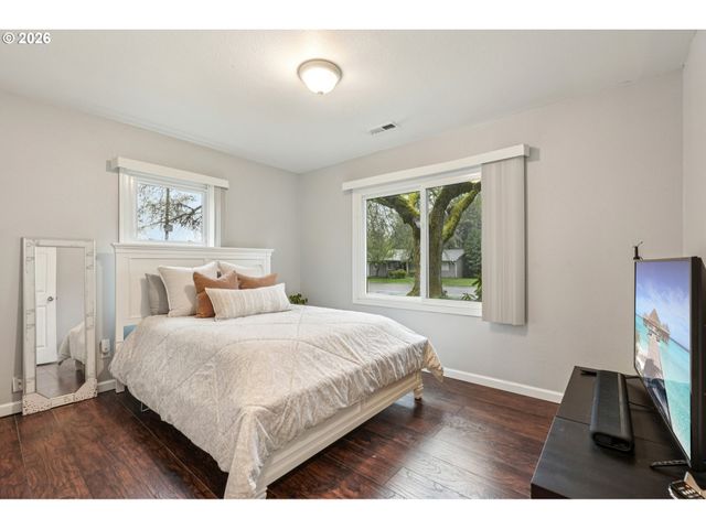 12905 Sw WALKER Rd, Beaverton, OR 97005