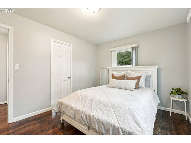 12905 Sw WALKER Rd, Beaverton, OR 97005