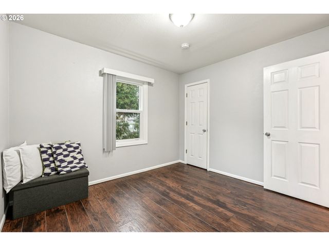 12905 Sw WALKER Rd, Beaverton, OR 97005