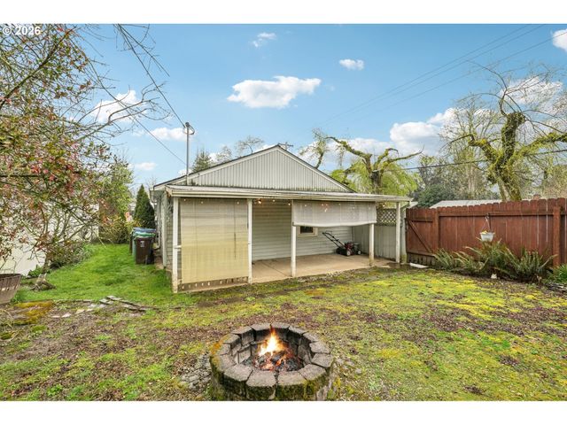 12905 Sw WALKER Rd, Beaverton, OR 97005