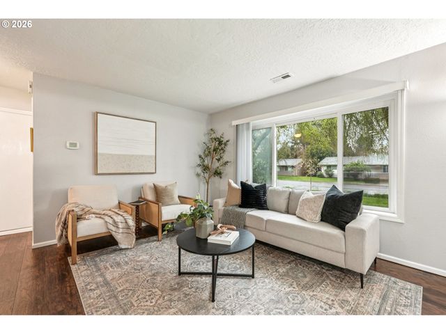 12905 Sw WALKER Rd, Beaverton, OR 97005