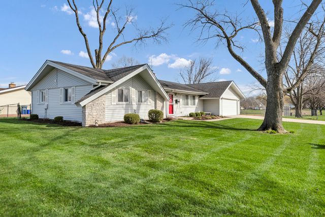 319 S BRAINTREE Drive, Schaumburg, IL 60193