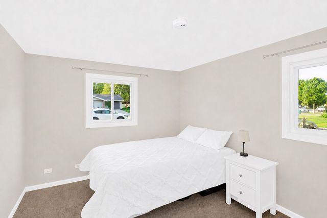 319 S BRAINTREE Drive, Schaumburg, IL 60193