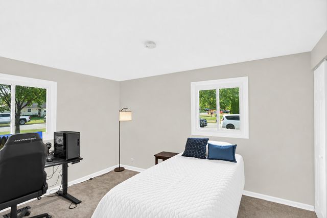319 S BRAINTREE Drive, Schaumburg, IL 60193