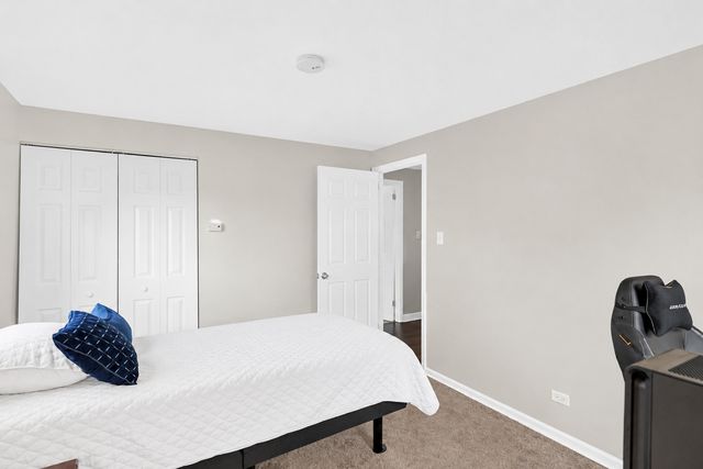 319 S BRAINTREE Drive, Schaumburg, IL 60193