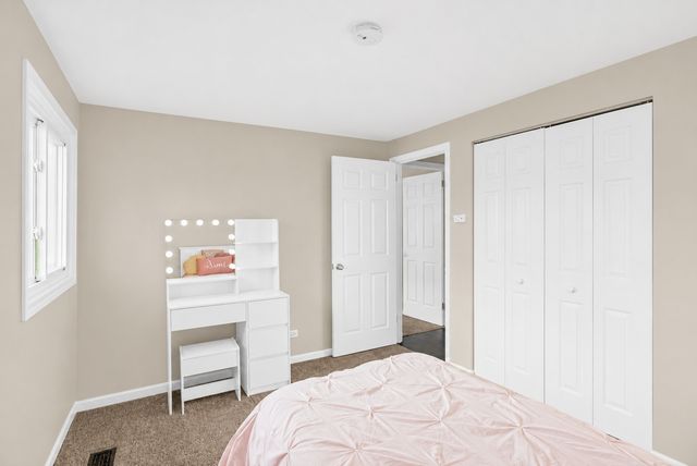 319 S BRAINTREE Drive, Schaumburg, IL 60193