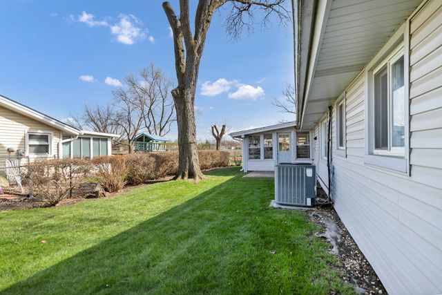 319 S BRAINTREE Drive, Schaumburg, IL 60193