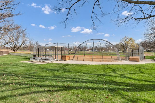 319 S BRAINTREE Drive, Schaumburg, IL 60193