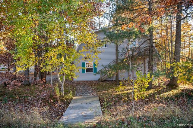 9887 W Higgins Lake Drive, Roscommon, MI 48653