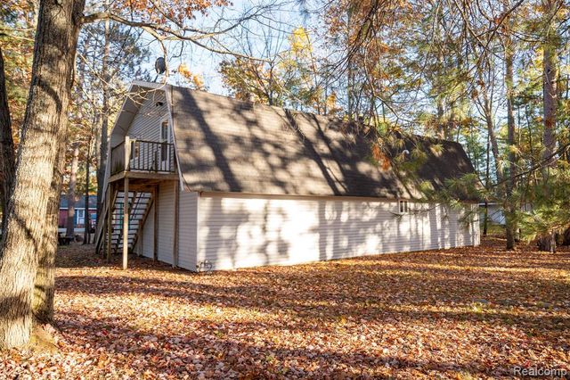 9887 W Higgins Lake Drive, Roscommon, MI 48653