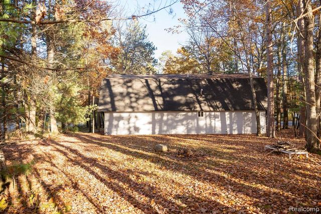 9887 W Higgins Lake Drive, Roscommon, MI 48653