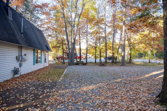 9887 W Higgins Lake Drive, Roscommon, MI 48653