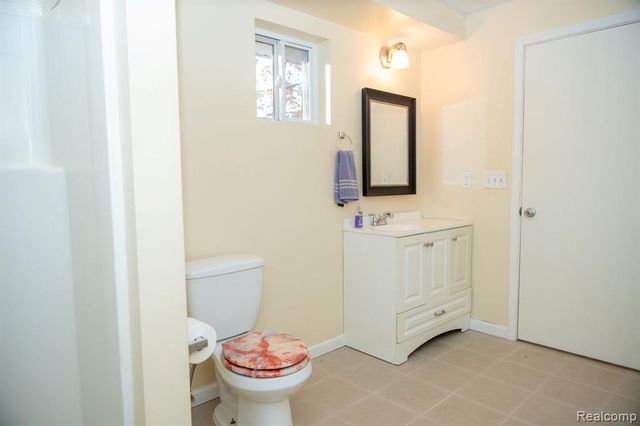 9887 W Higgins Lake Drive, Roscommon, MI 48653