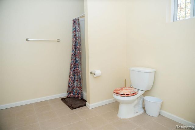 9887 W Higgins Lake Drive, Roscommon, MI 48653