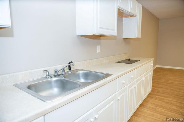 9887 W Higgins Lake Drive, Roscommon, MI 48653