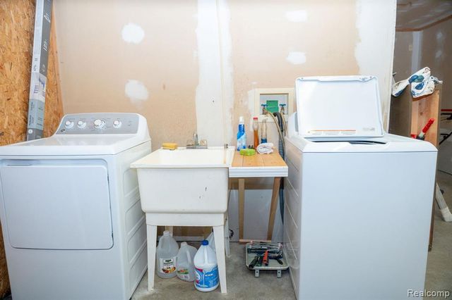 9887 W Higgins Lake Drive, Roscommon, MI 48653