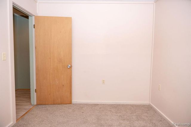 9887 W Higgins Lake Drive, Roscommon, MI 48653