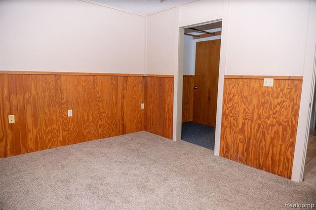 9887 W Higgins Lake Drive, Roscommon, MI 48653