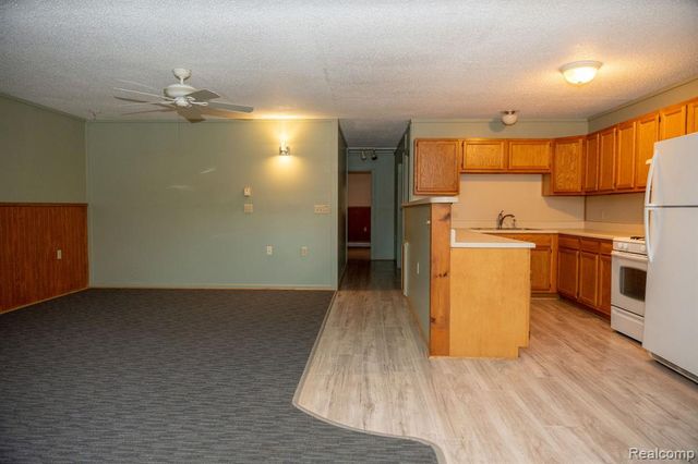 9887 W Higgins Lake Drive, Roscommon, MI 48653