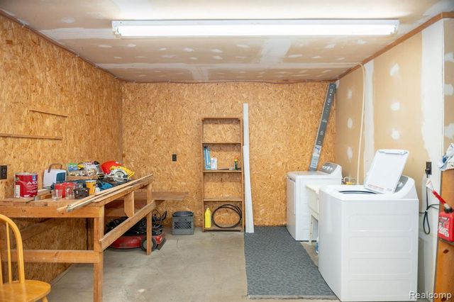 9887 W Higgins Lake Drive, Roscommon, MI 48653