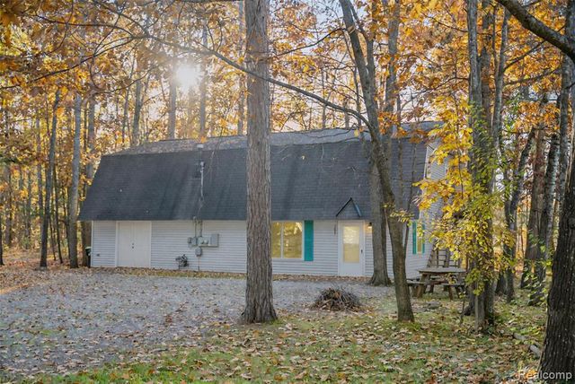 9887 W Higgins Lake Drive, Roscommon, MI 48653