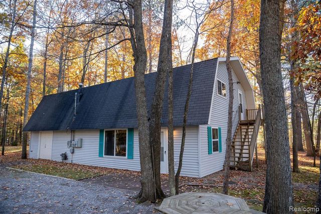 9887 W Higgins Lake Drive, Roscommon, MI 48653