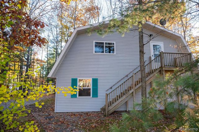 9887 W Higgins Lake Drive, Roscommon, MI 48653