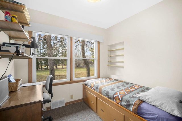 5333 S 28th STREET, Greenfield, WI 53221