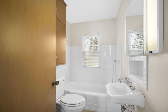 5333 S 28th STREET, Greenfield, WI 53221