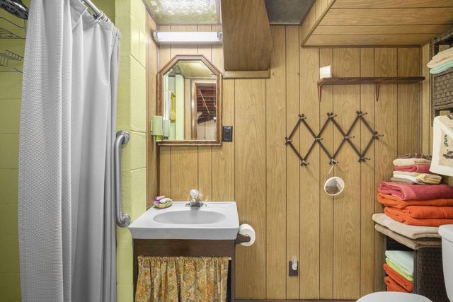 5333 S 28th STREET, Greenfield, WI 53221