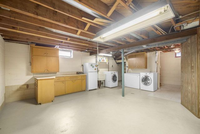 5333 S 28th STREET, Greenfield, WI 53221