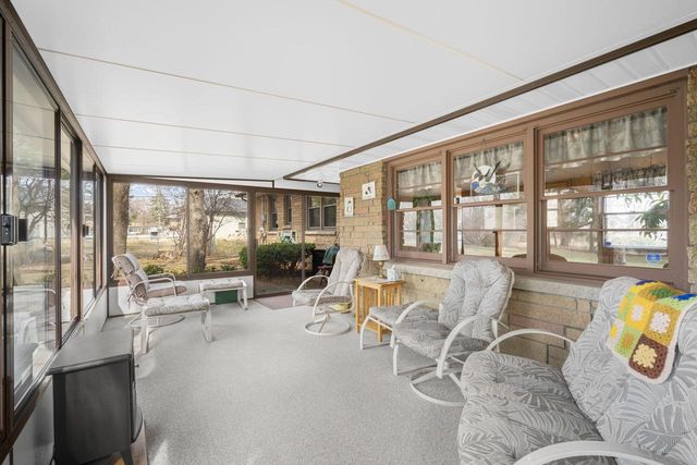 5333 S 28th STREET, Greenfield, WI 53221