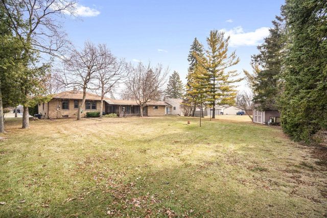 5333 S 28th STREET, Greenfield, WI 53221
