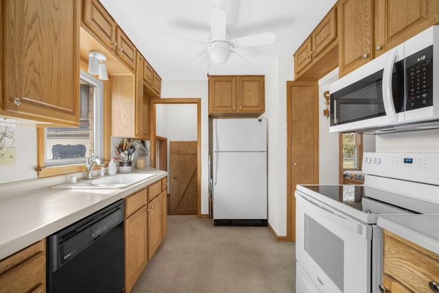 5333 S 28th STREET, Greenfield, WI 53221