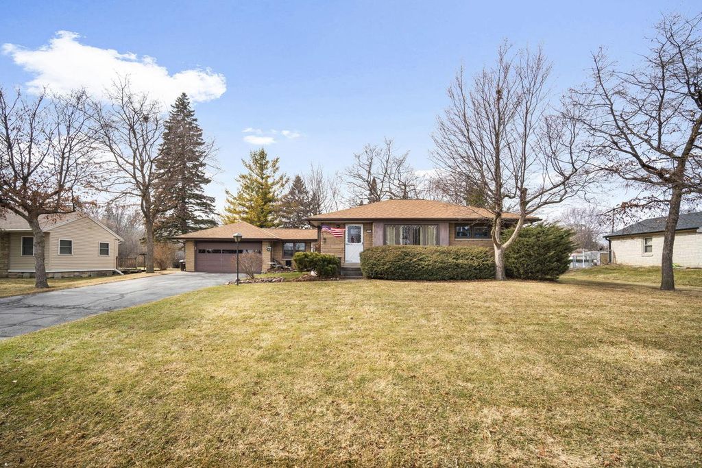 5333 S 28th STREET, Greenfield, WI 53221