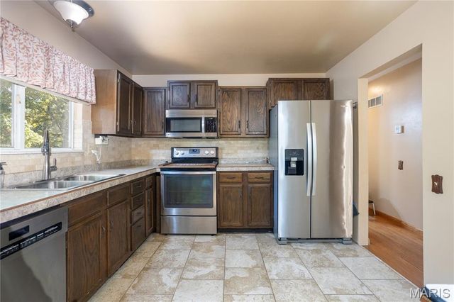 1132 Vicksburg Drive, Festus, MO 63028