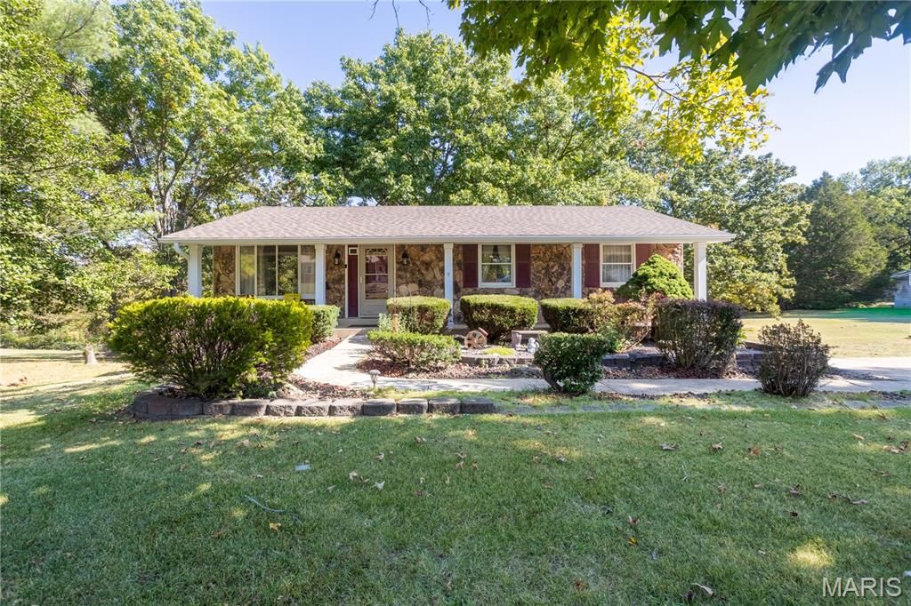 1132 Vicksburg Drive, Festus, MO 63028