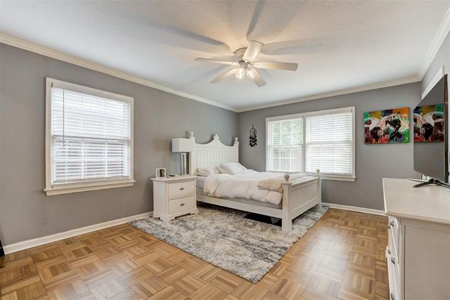 2304 Barclay Road, The Village, OK 73120