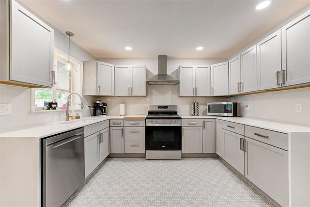 2304 Barclay Road, The Village, OK 73120