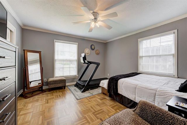 2304 Barclay Road, The Village, OK 73120