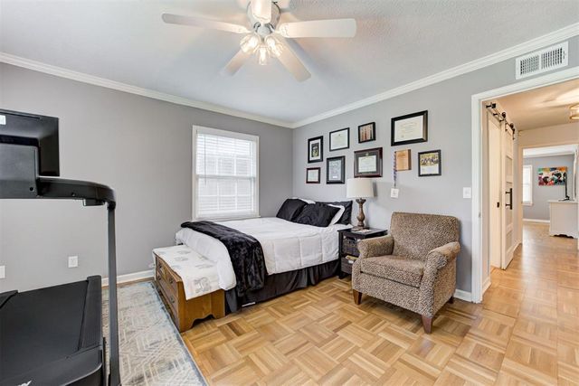 2304 Barclay Road, The Village, OK 73120