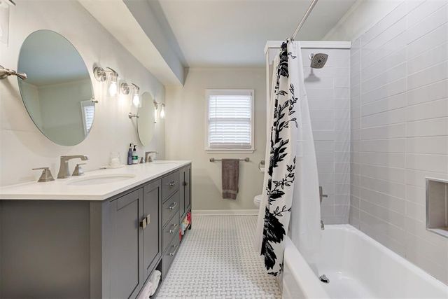 2304 Barclay Road, The Village, OK 73120