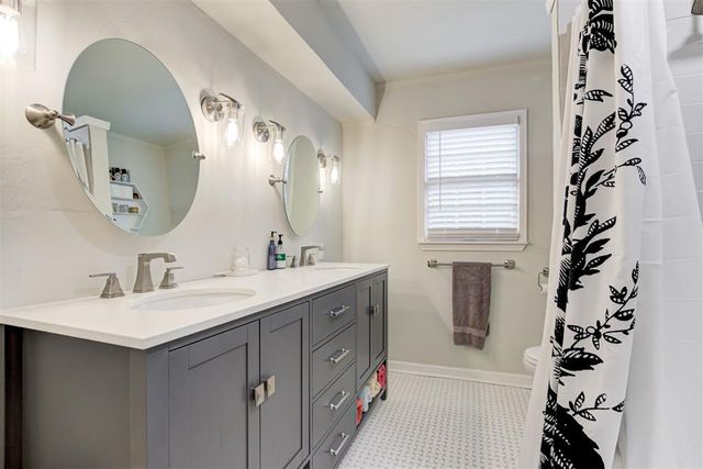 2304 Barclay Road, The Village, OK 73120