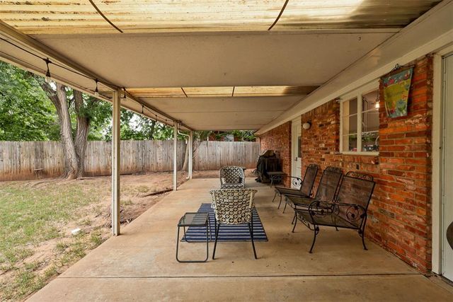 2304 Barclay Road, The Village, OK 73120