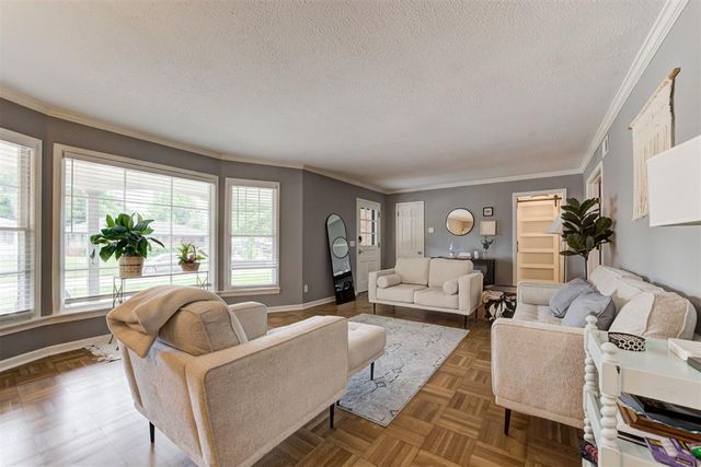 2304 Barclay Road, The Village, OK 73120